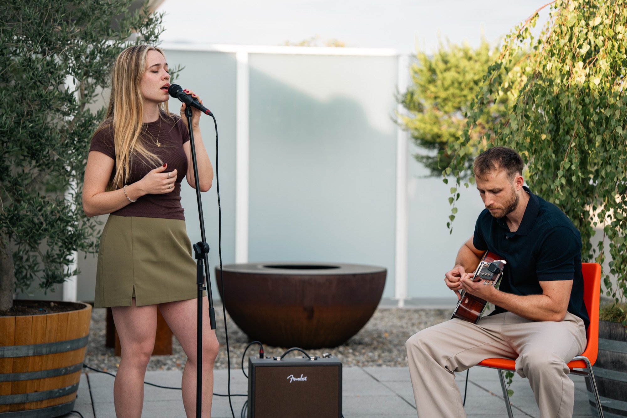 Elias and Helena performing together on a rooftop terrace