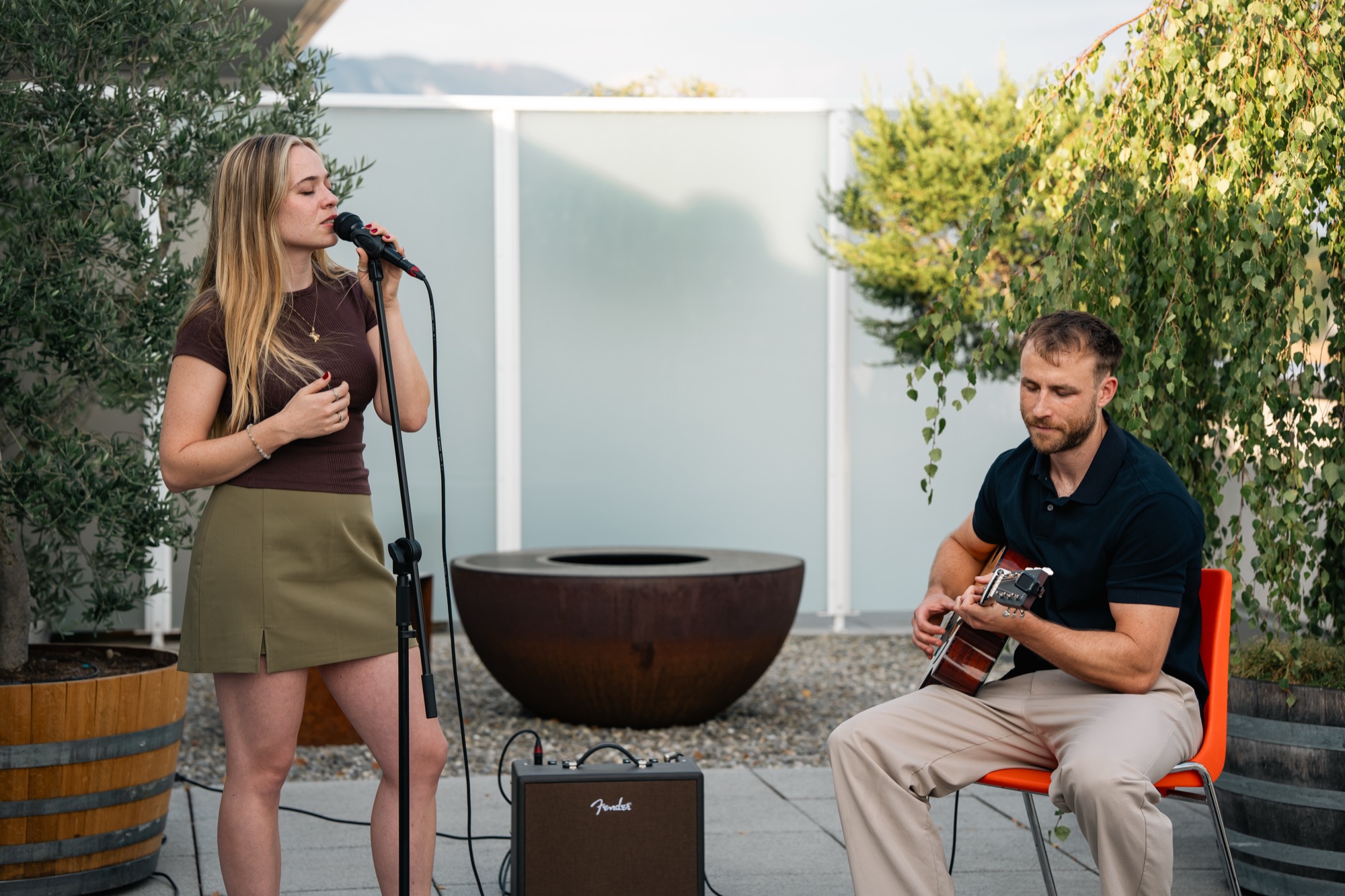 Elias and Helena performing together on a rooftop terrace